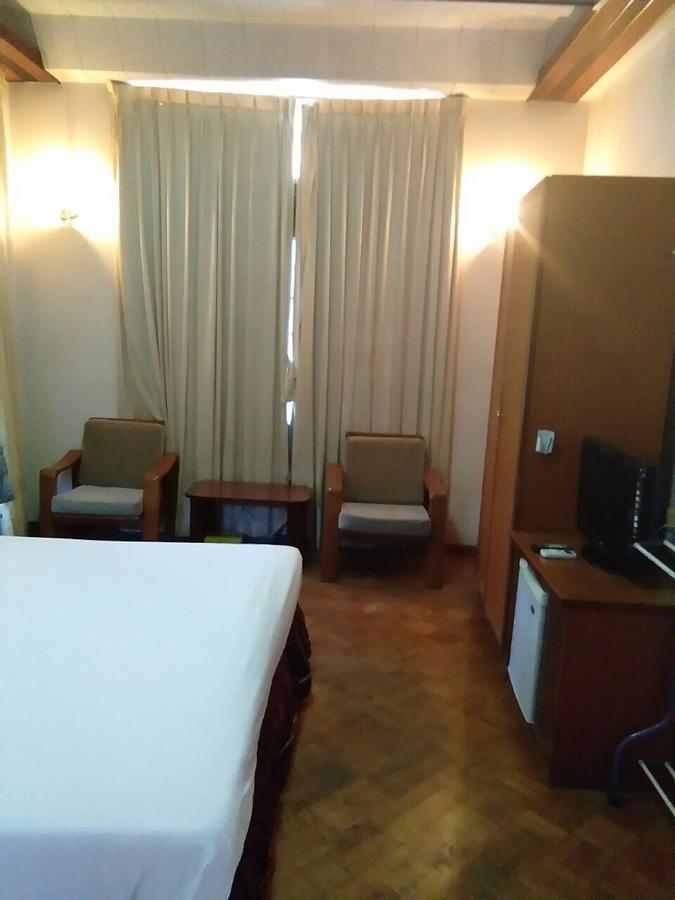 Halpin Hotel Rangoon Buitenkant foto