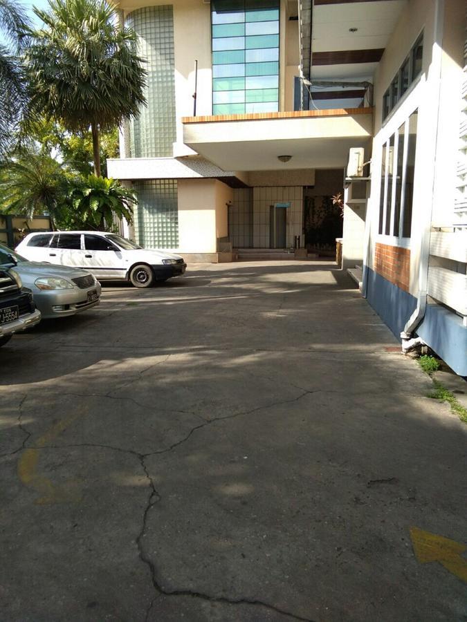 Halpin Hotel Rangoon Buitenkant foto
