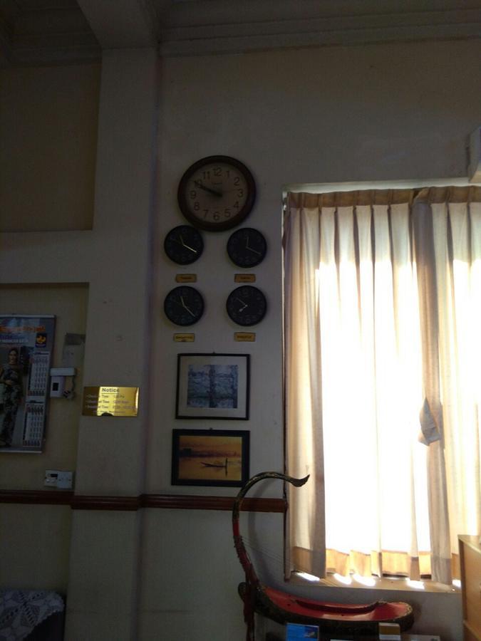 Halpin Hotel Rangoon Buitenkant foto