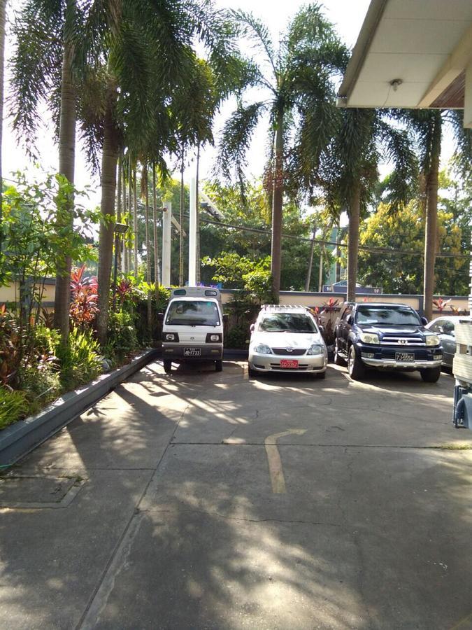 Halpin Hotel Rangoon Buitenkant foto