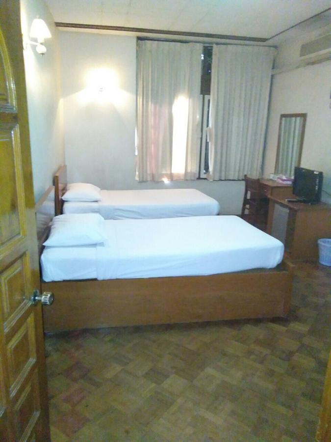 Halpin Hotel Rangoon Buitenkant foto